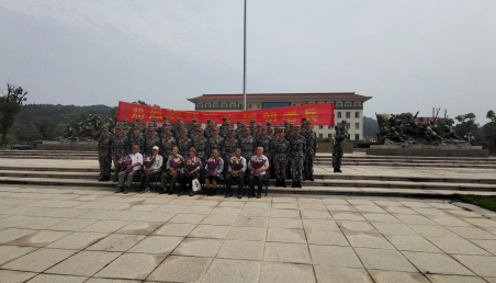 民主村:重走軍營(yíng)路 共敘愛國(guó)情