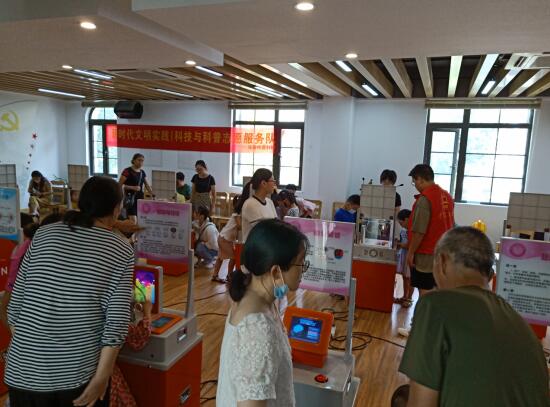 新時(shí)代文明實(shí)踐|科普大篷車(chē)開(kāi)進(jìn)小區(qū)中心 科普大