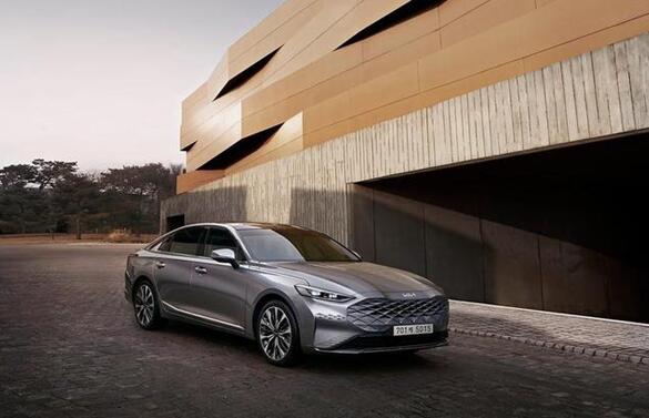 外觀徹底變了！起亞全新K8官圖發(fā)布 能和寶馬5系“對(duì)打”