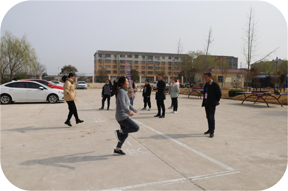 濱?？h五汛鎮(zhèn)中心小學(xué)舉行慶祝第111個(gè)國(guó)際三八婦女節(jié)活動(dòng)