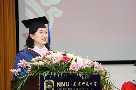 畢業(yè)季節(jié):校園生機勃勃 青春飛揚 愿為母校添光彩