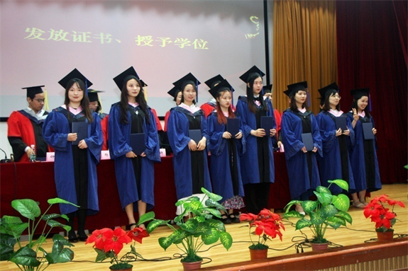 畢業(yè)季節(jié):校園生機勃勃 青春飛揚 愿為母校添光彩