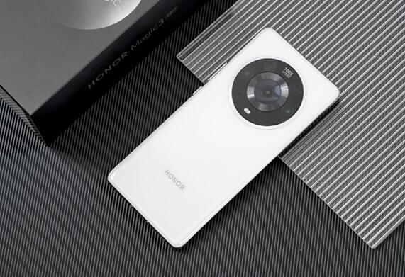 趙明：屏下攝像頭目前很多影像效果不可接受 我們充分評估后沒采用