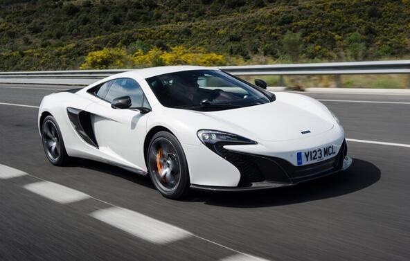 男子駕租來(lái)的300萬(wàn)邁凱倫超跑撞墻!結(jié)果又被貨車撞報(bào)廢