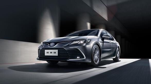 11月熱銷25341臺 凱美瑞蟬聯(lián)中型轎車市場冠軍：混動版占比超一半